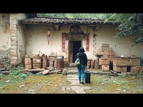 A genius woman transformed and perfectly decorated a dilapidated two-story house in the forest