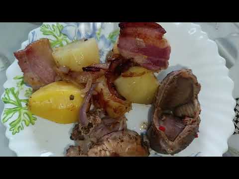 Набрали кучу металлолома на сдачу. Наводим порядок во дворе. Купили Яхту, папа счастлив)