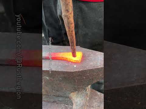 Forging a throwing blade