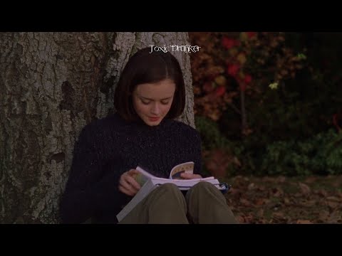 A Dark Academia Playlist That Keeps You Reading, No Matter What