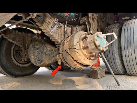 Truck Rear Wheel Hub Destroyed on the Road || expert mechanic immediately repaired it
