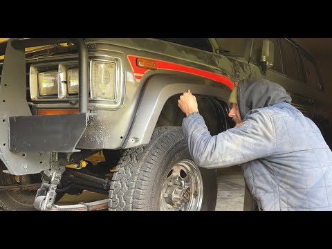 1989 Toyota Landcruiser HJ61 rust repair (front fenders)