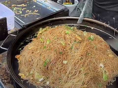 中国街头美食:炒面Chinese street food: stir fried noodles#streetfood