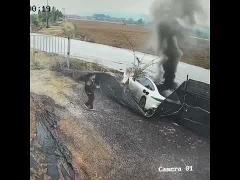 Three People Trapped in a Burning EV as Door Handles Fail to Open