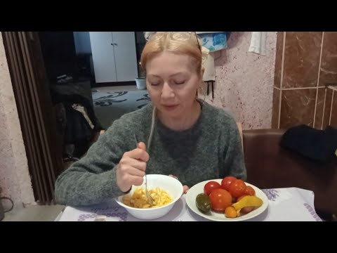 Дел много,всё делаю потихоньку!Моя любимая соседка дала много солений и варенья.Друзья помогаю мне