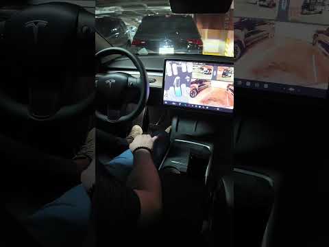 Tesla estacionándose SOLO 😳🤖 #shorts #tesla #autopark #prometeotec