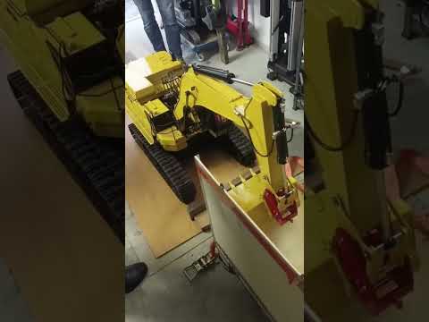 Unboxing RC Excavator CAT 395 - 1/8