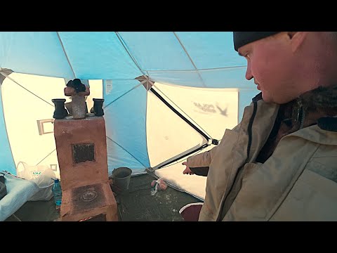 ЭТО НЕ РЫБАЛКА, А ВЫЖИВАНИЕ В ПАЛАТКЕ! Кирпичная печь и утка в духовке на берегу.