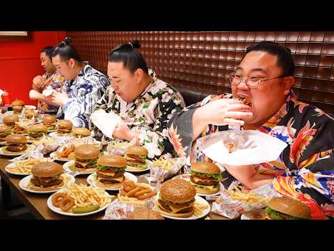 Hungry Sumo Wrestlers Eat a TON of BURGERS🍔🍔🍔🍔🍔🍔