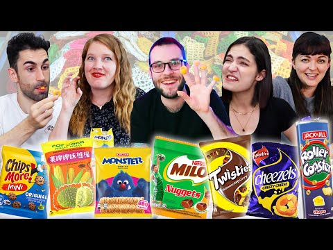 Foreigners try 🇲🇾 Malaysian snacks for the first time! They're loving it!!