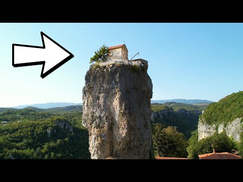 15 Shocking Homes Built in High Risk Areas