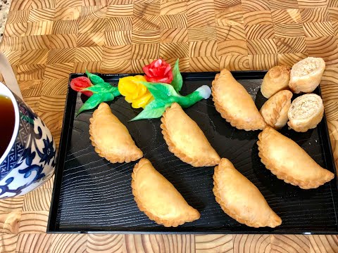 [賀年酥皮油角]傳統古老水油酥皮，今天依然大派用場，油角意頭好，中國人特別喜好。趣而酥松，層次分明，甜度適中，這次加入新的元素，腰果仁。使油角更上一個層次，牛油代🧈賛豬油也是收到非常滿意效果。