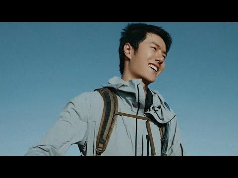 [Eng/Esp Subs] Wang Yibo in the desert of Inner Mongolia. More glimpses.