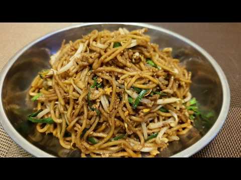 Fried noodles (Chow mein) [mee goreng]