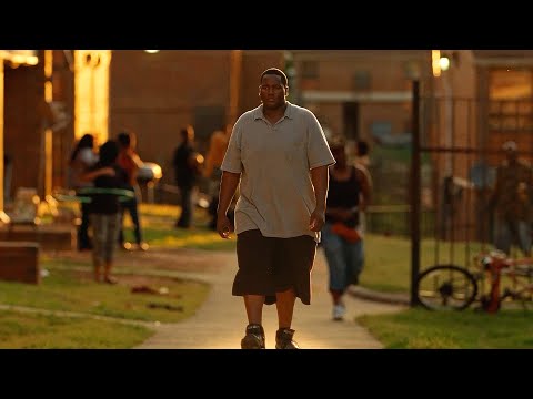 真实故事改编！无家可归的黑人男孩，被富豪夫妇收养后，逆袭成为世界巨星！豆瓣34万人打出8.7分，20分钟看完2009年励志电影《弱点》