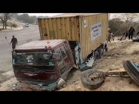 Emergency Repair Heavy Loaded Accident Truck Middle of The Road || Amazing Mechanics