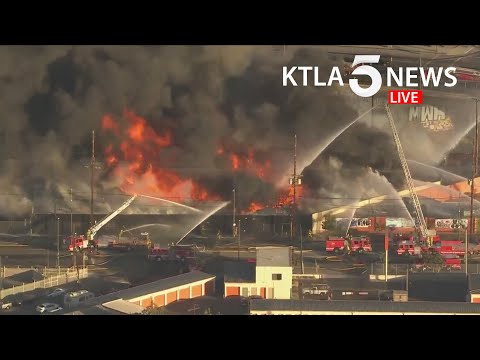 Crews battle large commercial fire in El Sereno