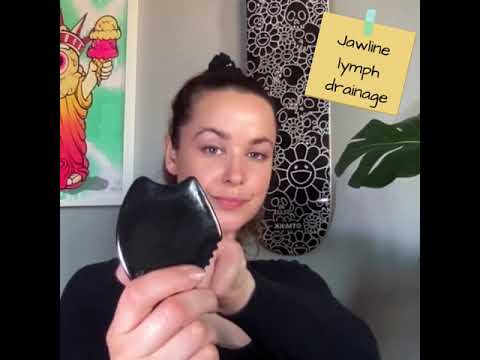 Gua Sha Facial Massage: Effective Jawline Lymph Drainage