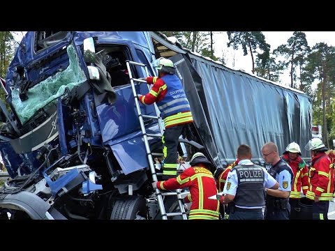 A5: MASSIVE ZERSTÖRUNG: CRASH mit 5 LKW | SATTELZUG rast in STAUENDE bei Weingarten