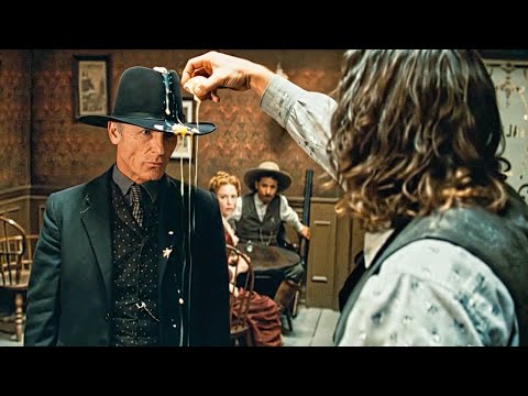 گانگسترها کلانتر جدید رو تحقیر میکنن، غافل از اینکه اونسریع‌ترین تفنگدار غربه