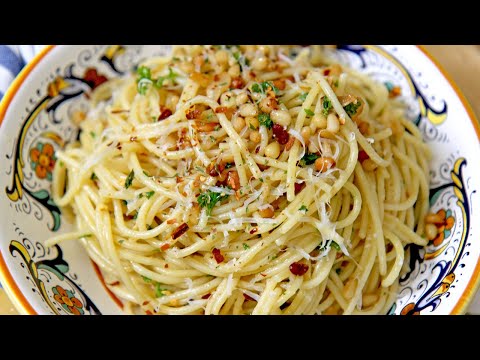 10 Minute Recipe: Spaghetti Aglio e Olio - Laura Vitale