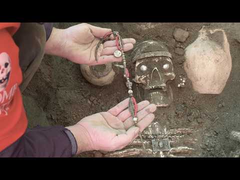 Treasure hunters accidentally uncovered a 2000-year-old gravesite