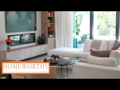 FLORIDA HOUSE TOUR | A Chic, Waterfront Florida Home with a Luxurious Outdoor Entertaining Space