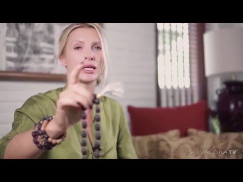 How to Use a Mala for Meditation - the Right (& Wrong) Way!