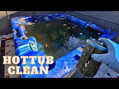 Cleaning this hottub that’s been left for 4 years! 🤢