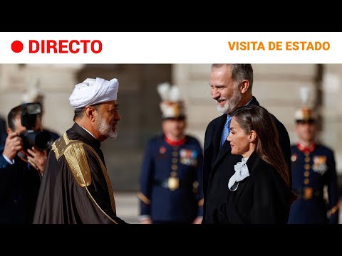 SULTÁN DE OMÁN: LOS REYES le RECIBEN EN EL PALACIO REAL CON HONORES MILITARES | RTVE