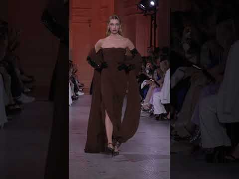 Relive the ZUHAIR MURAD Fall-Winter 2025/26 show.