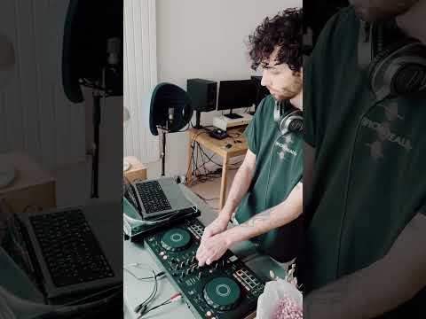 DE/AL mixes new @anjunachill  single ‘Transcend’ with a @benbohmermusic classic 🤝