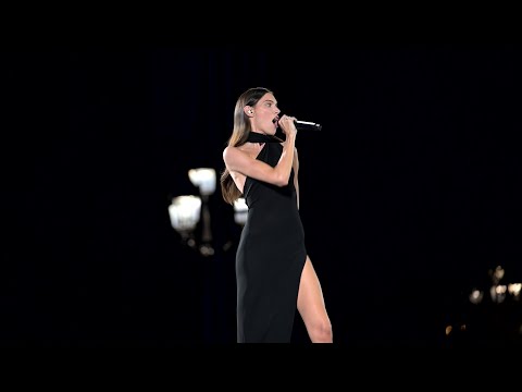 Charlotte Cardin live au défilé L'Oreal du 29 septembre 2025