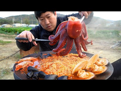 Spicy Seafood Ramen with Octopus - Mukbang eating show