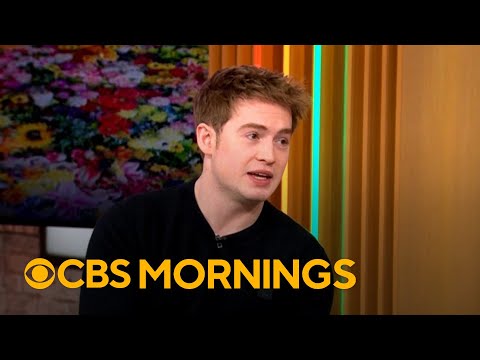 Emmy winner Kit Connor talks starring in Broadway's "Romeo and Juliet"