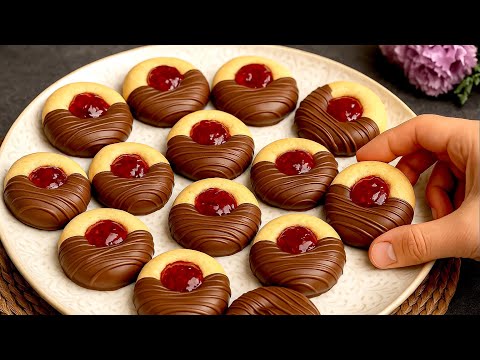 These Christmas cookies melt in your mouth! With only few ingredients! God, how delicious!