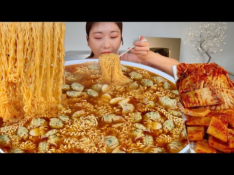 ASMR 못참으실걸요?😏 물만두떡라면 김장김치 리얼먹방 :) 8 ramen with dumplings and rice cake MUKBANG