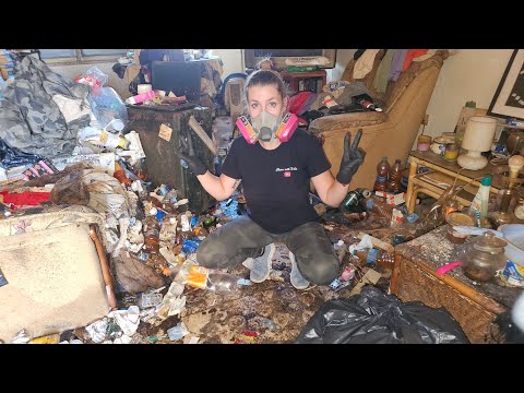 Extreme Cleaning: She Lived Alone With Spiders and Cockroaches — Look at It NOW!