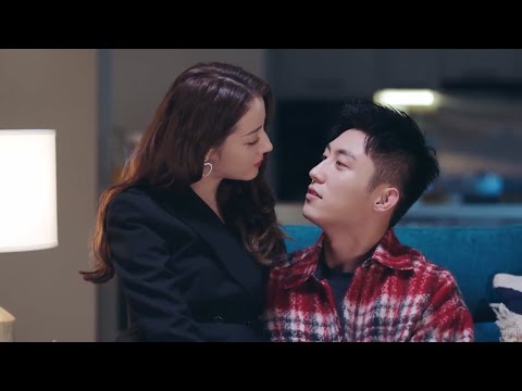 热巴钻进黄景瑜怀里撒娇，黄景瑜下意识反应太真实，网友：官宣吧