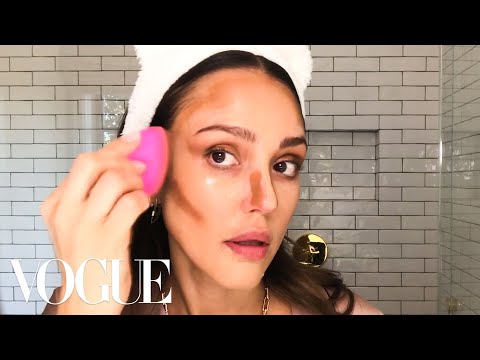 Jessica Alba’s Guide to a Daytime Smoky Eye | Beauty Secrets | Vogue