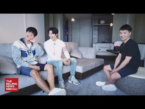 新京报专访阿云嘎郑云龙:郑云龙感谢阿云嘎,称这么多年你辛苦了