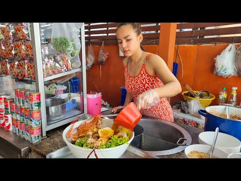 Cooking Since She Was 7! Chef Owner Cooks Giant Squid & Seafood Tom Yum Noodles - Thai Street Food