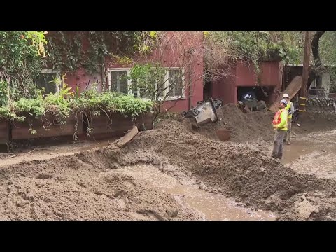 California mudslide clean-up efforts begin