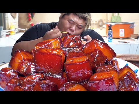 10 catties of braised pork entertained guests friends were guests of Monkey's cooking and a table