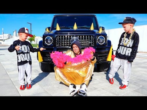 يساعد فلاد ونيكي والدتهما في رعاية السيارة