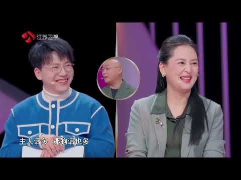 Returning with a clear head after love, she romantically holds hands with him, sweetly.