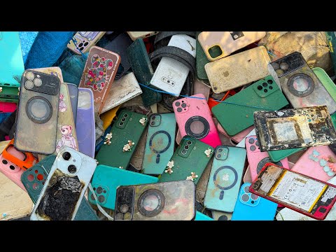 😮Lucky Day 🥰! i Found iPhone 11 & More Broken Phones Near the Road || Restore iPhone 11 Cracked !