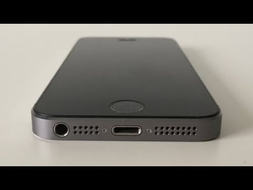 Using Iphone SE 1st Gen in 2025 - REAL REVIEW #iPhoneSE #RetroTech #TechReview