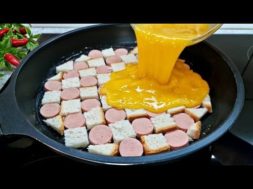 Gießen Sie Eier auf die Brot und Sie werden vom Ergebnis begeistert sein! Einfach und lecker