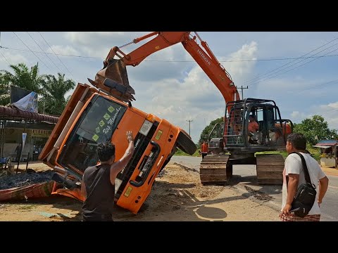 Roda Hampir Lepas Saat Di Tarik excavator || evakuasi Truck Fuso oren